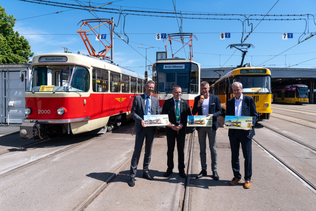 Übergabe von drei Triebwagen T4D-MT an das Straßenbahnmuseum durch Andreas Hemmersbach, Lars Seiffert und Holger Seifert